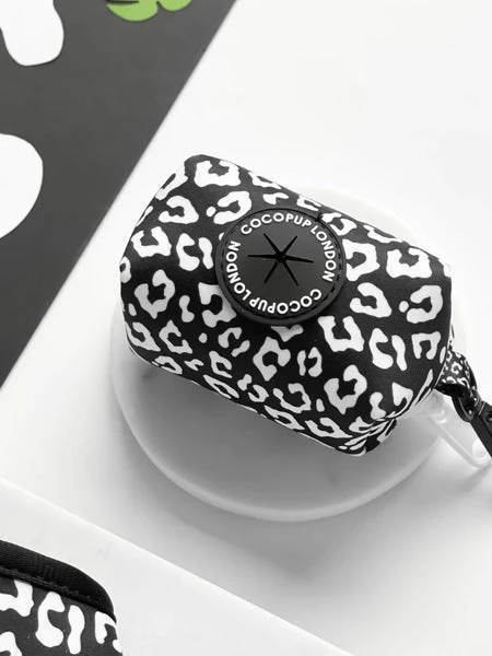 Pochette Tendance Pour Sacs à Crottes - Léopard Noir - Cocopup London 4 Pochette Tendance Pour Sacs à Crottes - Léopard Noir - Cocopup London – Image 2