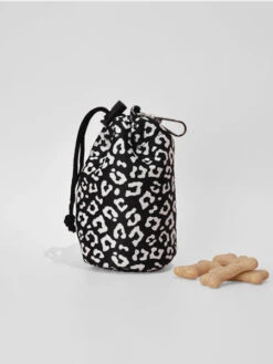 Pochette à Friandises Pour Chien - Léopard Noir - Cocopup London -Animalerie Cocopup london pochette friandises balade chien leopard noir 2