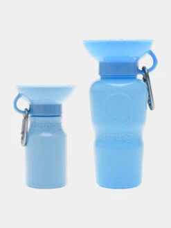 Gourde Pour Chien Avec Distributeur D’eau - Medium (44 Cl) Bleu - Springer -Animalerie Springer bouteille portable voyage chien bleu 3 87ab4728 de8b 4937 947d 1cc4ccd18ca4 1