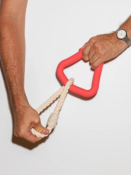 Triangle En Caoutchouc Et Corde Pour Chien - Rouge - Wild One 5 Triangle En Caoutchouc Et Corde Pour Chien - Rouge - Wild One – Image 3