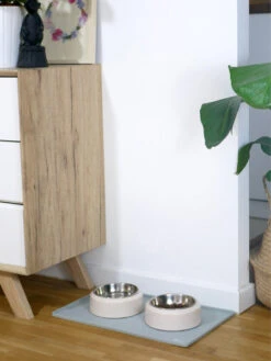 Tapis De Gamelle Pour Chien Et Chat - Sable -Animalerie inooko Tapis de gamelle 3 32e3f87f 4c51 4356 b07b 127e4f99107e