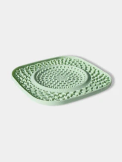 Tapis De Léchage 🍽️😋 Pour Chien Et Chat - YoomY Plate - Dusty Green - Inooko -Animalerie inooko Tapis lechage YoomY Plate dusty green 1