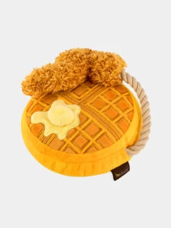 Jouet En Peluche Pour Chien - Barking Brunch - Gaufre Au Poulet - Pet PLAY 8 Jouet En Peluche Pour Chien - Barking Brunch - Gaufre Au Poulet - Pet PLAY -Animalerie pet play peluche pour chien 2020 gauffre poulet 1